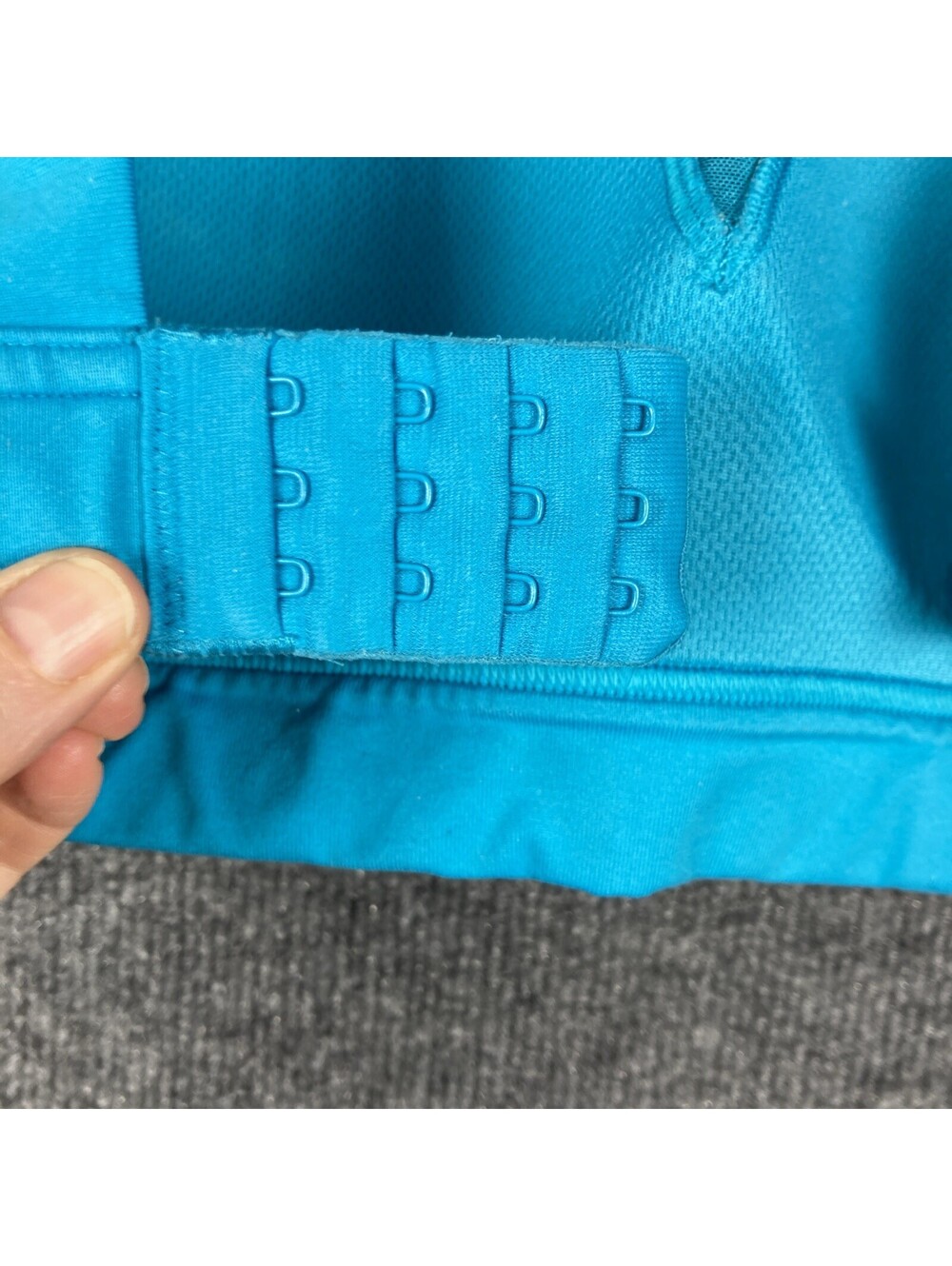 Under Armour Size 34D Adjustable Padded Athletic Gym Running Teal Sports Bra EUC - Picture 4 of 9